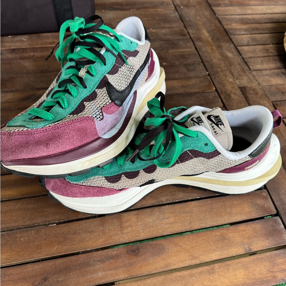 Nike Sacai Vaporwaffle Sneakers View 3